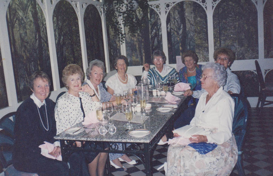 The Girls, Glad,Esther. Phyl Norma Walker At Dinner Mitzies Brighton 1989 001